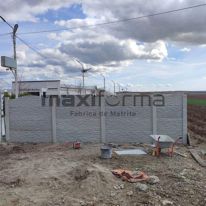 Set Matrite gard panou intreg format din 3 matrite mijloc + 1 terminatia si 2 stalpi PIATRA, Model – Piatra Sparta Romania